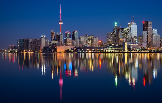 The Ultimate Top 10 Sites to See in Toronto: A Local’s Guide